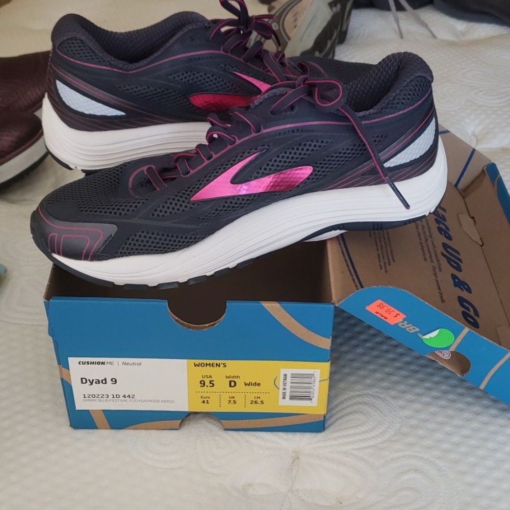 Brooks Dyad size 9.5 W